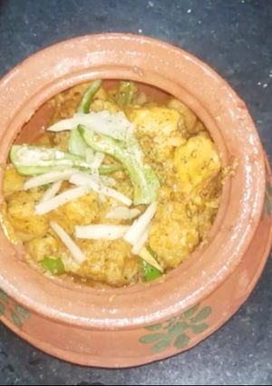A picture of Chicken boneless handi.
