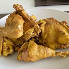 A picture of Chicken with turmeric soup.