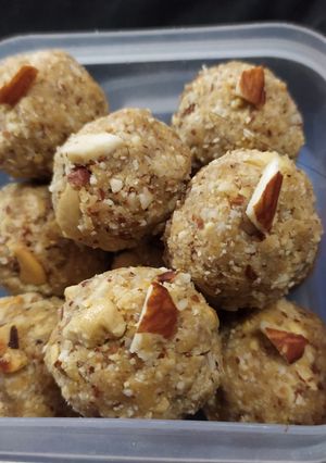 सूखे मेवे के लड्डू (sukhe mewe ki ladoo recipe in Hindi) रेसिपी मुख्य फोटो