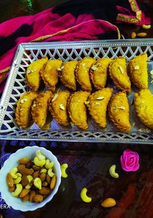 A picture of Sooji Dry fruits Gujhiya Mawa Gughra Rava Karanji.
