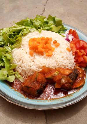 A picture of White rice and salad.