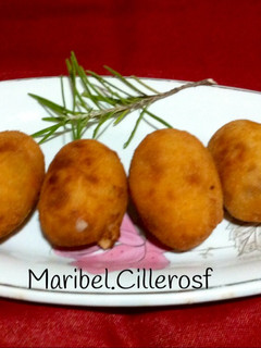 Una foto de Croquetas de pechuga de pollo asado y jamón serrano