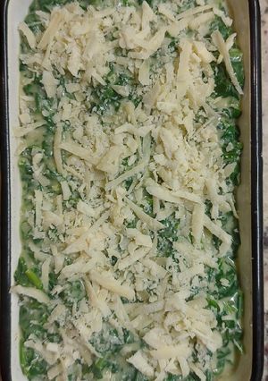 Una foto de Espinaca y papas al horno en forma de lasaña