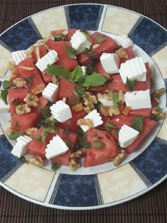 Una foto de Ensalada de sandía y queso
