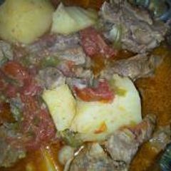 A picture of Meat stew with irish potatoes.