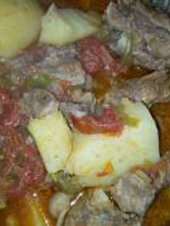 A picture of Meat stew with irish potatoes.