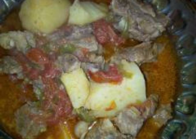 Meat stew with irish potatoes