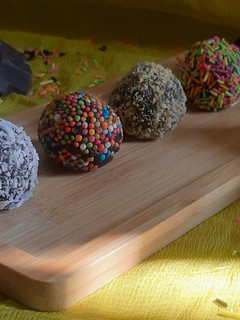 चॉकलेट ट्रफल (chocolate truffle recipe in marathi) रेसिपी चे मुख्य फोटो