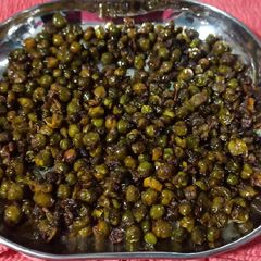 A picture of Masala green peas.