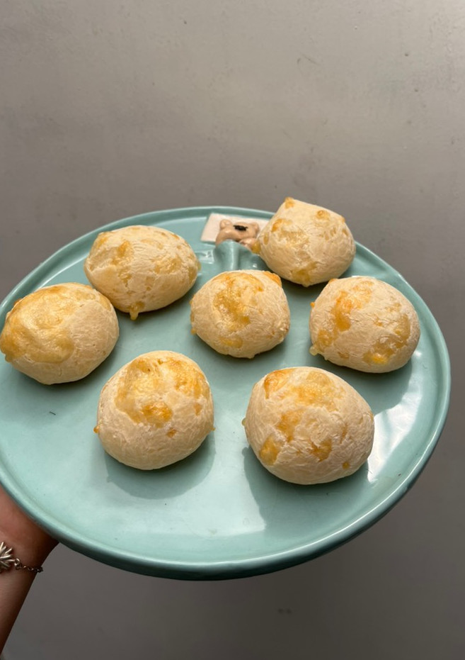 Una foto de Pão de queijo o pan de queso
