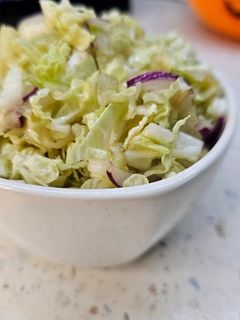 Фото Салат з пекінської капусти і дайконом.