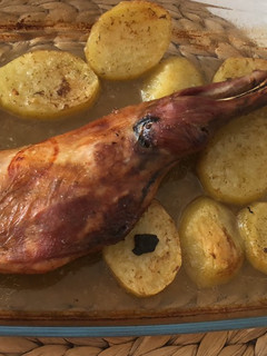 Una foto de Paletilla al horno con patatas