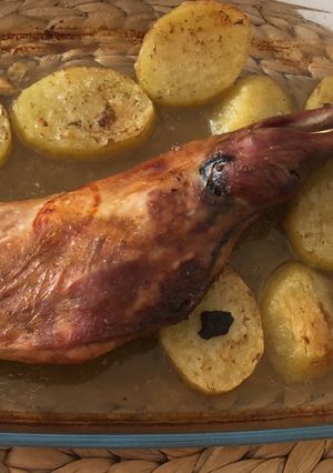 Una foto de Paletilla al horno con patatas