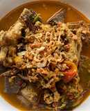 น้ำเงี้ยวตีนไก่กระดูกหมูใส่ดอกงิ้ว🧄🌶️แต่หนมจีนเส้นสดไม่เป็นท่า😂(หนที่2)