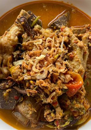รูปของ น้ำเงี้ยวตีนไก่กระดูกหมูใส่ดอกงิ้ว🧄🌶️แต่หนมจีนเส้นสดไม่เป็นท่า😂(หนที่2)