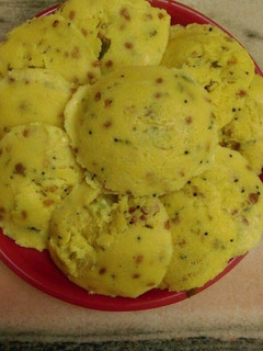A picture of Makki (corn)flour idli.