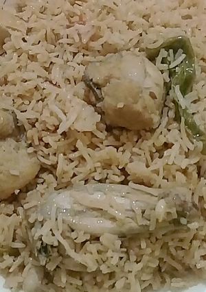 A picture of Chicken pulao.