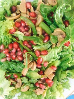 Una foto de Ensalada con granada