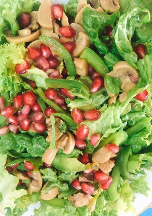 Una foto de Ensalada con granada