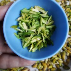 A picture of Green Pistachio or white almond slivers.
