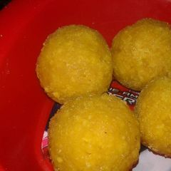 A picture of Moong dal ladoo.