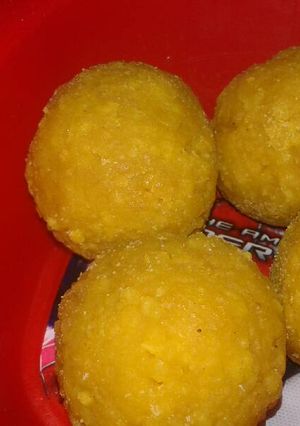 A picture of Moong dal ladoo.