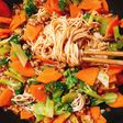 Bún thịt xào rau củ