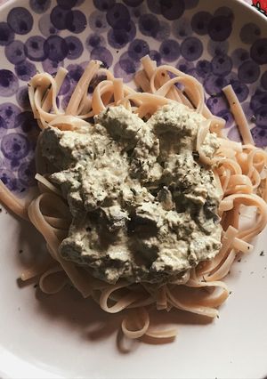 Una foto de Fetuccini con crema de pimiento y carne