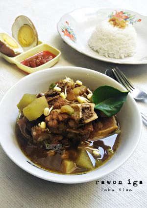 Foto resep Rawon Iga Sapi Dengan Labu Siam