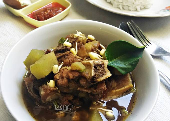 Resep Rawon Iga Sapi Dengan Labu Siam, Lezat