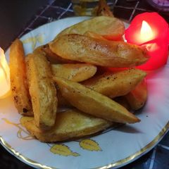 A picture of Potato wedges.