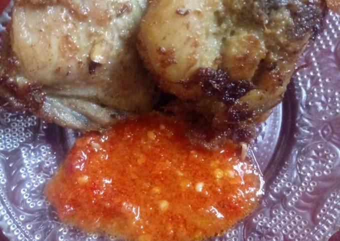 Ayam goreng santan ungkeb