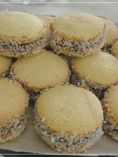 Una foto de Alfajores sin manteca!