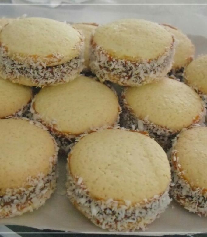 Una foto de Alfajores sin manteca!