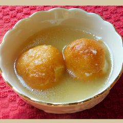 A picture of Gulab Jamun.