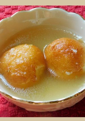 A picture of Gulab Jamun.