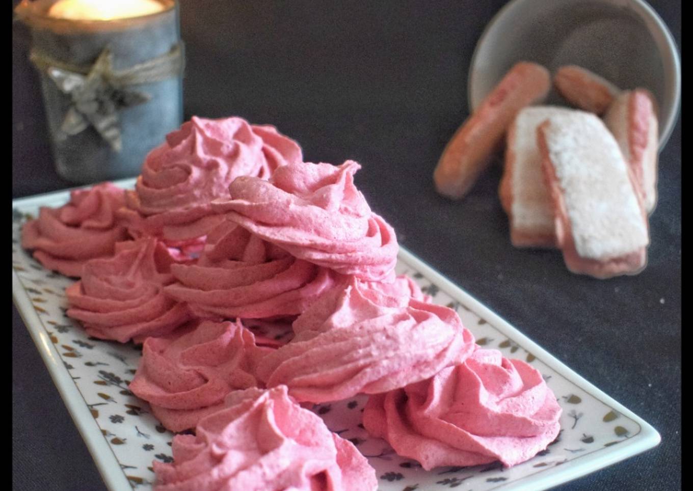 Meringues aux biscuits roses