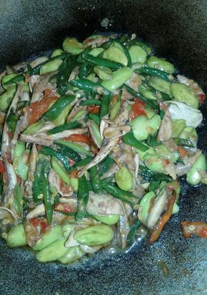Foto resep Oseng pete cabe ijo ikan asin memble