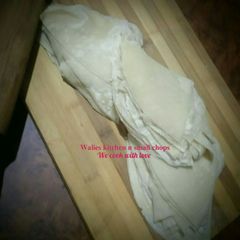 A picture of 160pcs Samosa sheets.