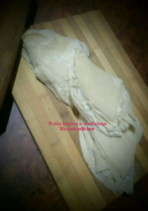 A picture of 160pcs Samosa sheets.