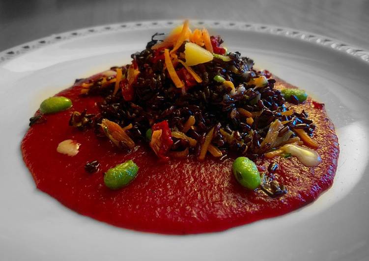 Riso Venere alle verdure e purea di barbabietola 🥕🥒🍅