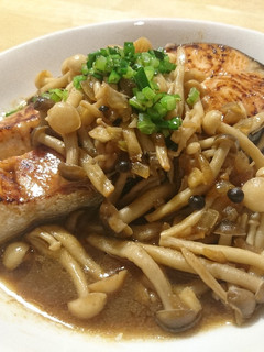 照燒野菇鮭魚 的食譜成品照片
