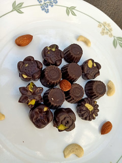 ચોકલેટ (Chocolate Recipe in Gujarati) રેસીપી મુખ્ય ફોટો