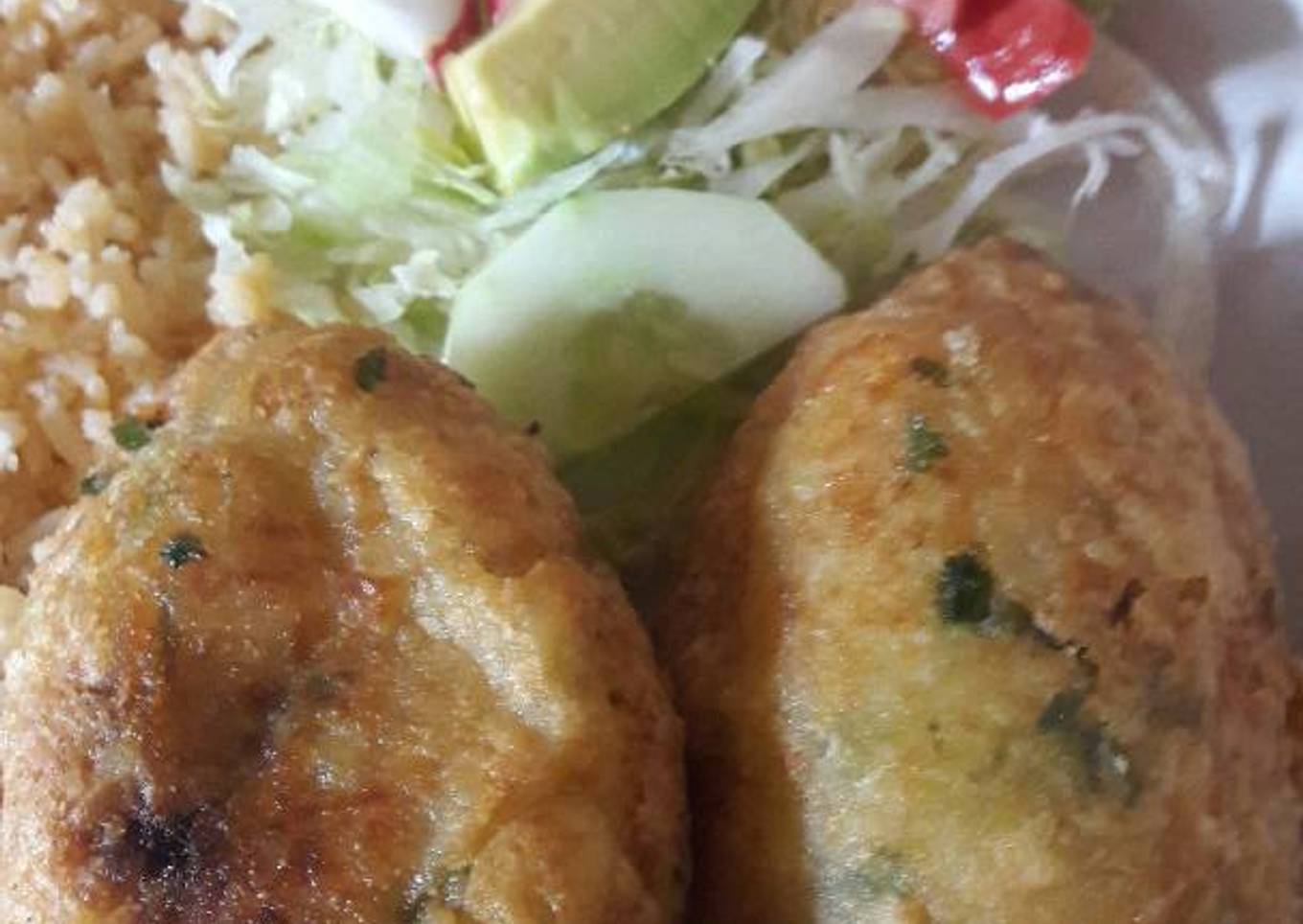 Tortitas de papa rellenas de picadillo y queso