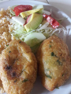 Una foto de Tortitas de papa rellenas de picadillo y queso