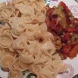 Pollo con verduras y fideos