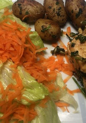 Una foto de Pechuga de pollo cocida al cilantro