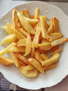 Una foto de Patatas fritas en freidora de aire 😋