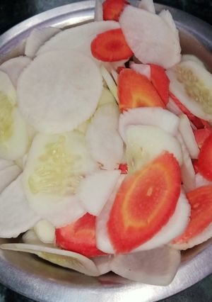 सलाद (salad recipe in Hindi) रेसिपी मुख्य फोटो