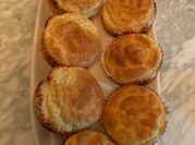Una foto de muffin keto